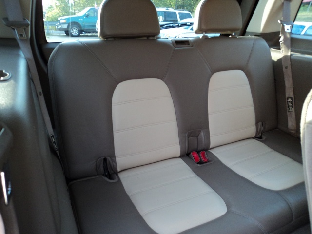 2002 Ford Explorer Eddie Bauer   - Photo 10 - Cincinnati, OH 45255