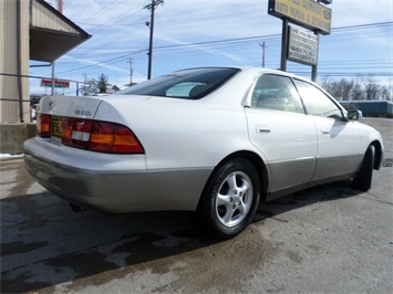 1997 Lexus ES   - Photo 13 - Cincinnati, OH 45255