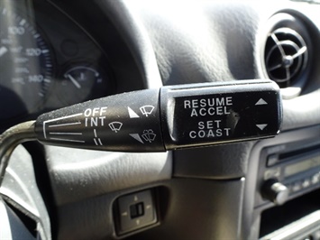 2000 Mazda MX-5 Miata LS   - Photo 19 - Cincinnati, OH 45255