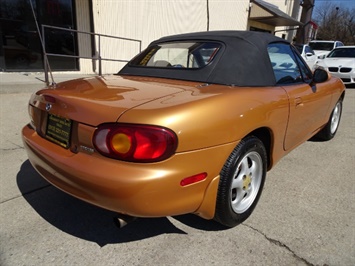 2000 Mazda MX-5 Miata LS   - Photo 4 - Cincinnati, OH 45255