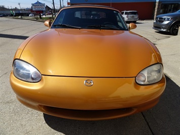 2000 Mazda MX-5 Miata LS   - Photo 2 - Cincinnati, OH 45255