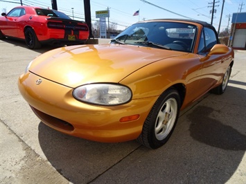 2000 Mazda MX-5 Miata LS   - Photo 8 - Cincinnati, OH 45255