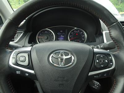 2015 Toyota Camry XLE V6  3.5L V6 FWD - Photo 18 - Cincinnati, OH 45255