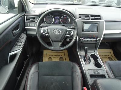 2015 Toyota Camry XLE V6  3.5L V6 FWD - Photo 9 - Cincinnati, OH 45255