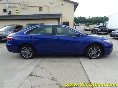 2015 Toyota Camry SE  2.5L I4 FWD - Photo 2 - Cincinnati, OH 45255