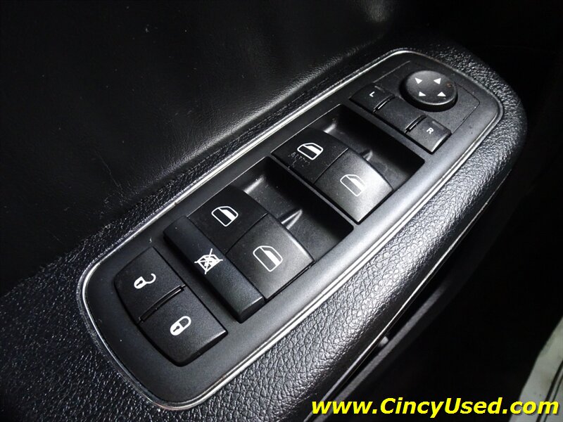 2015 Chrysler 300 Series S - Photo 25 - Cincinnati, OH 45255