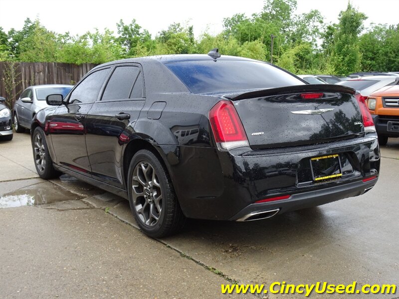 2015 Chrysler 300 Series S - Photo 9 - Cincinnati, OH 45255