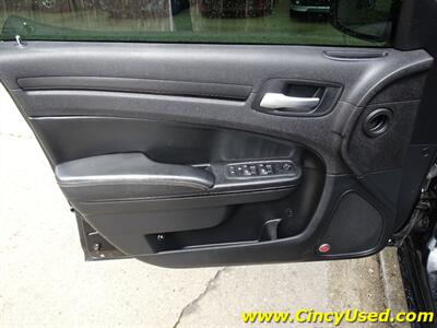 2015 Chrysler 300 Series S - Photo 29 - Cincinnati, OH 45255