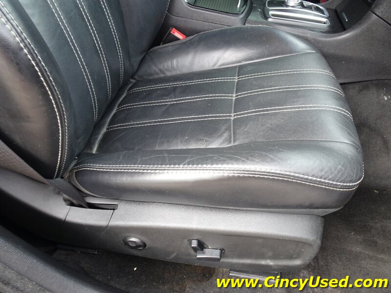 2015 Chrysler 300 Series S - Photo 28 - Cincinnati, OH 45255