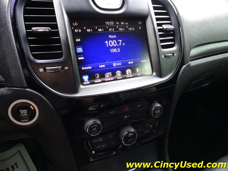 2015 Chrysler 300 Series S - Photo 19 - Cincinnati, OH 45255