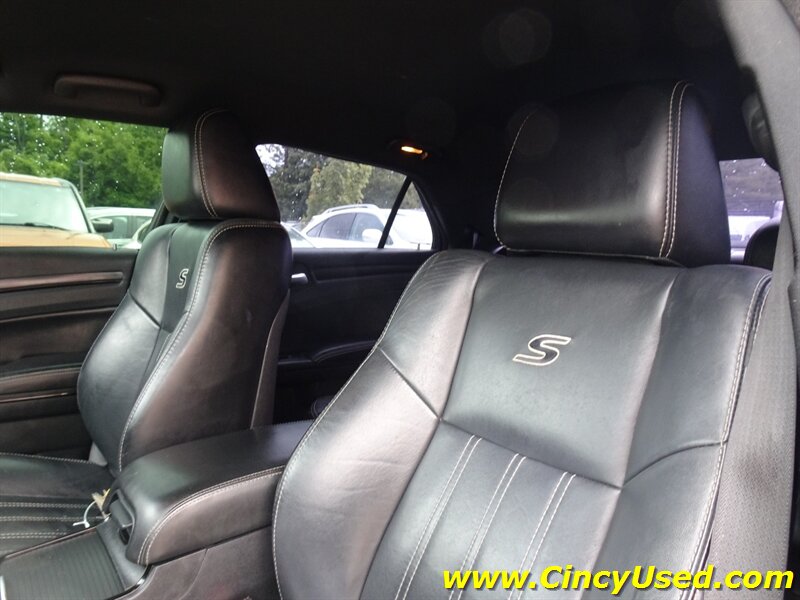 2015 Chrysler 300 Series S - Photo 12 - Cincinnati, OH 45255