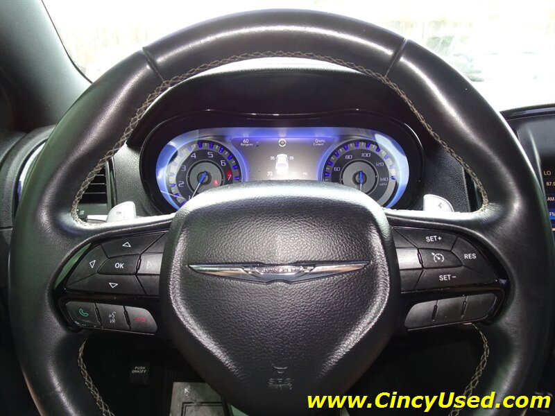 2015 Chrysler 300 Series S - Photo 21 - Cincinnati, OH 45255