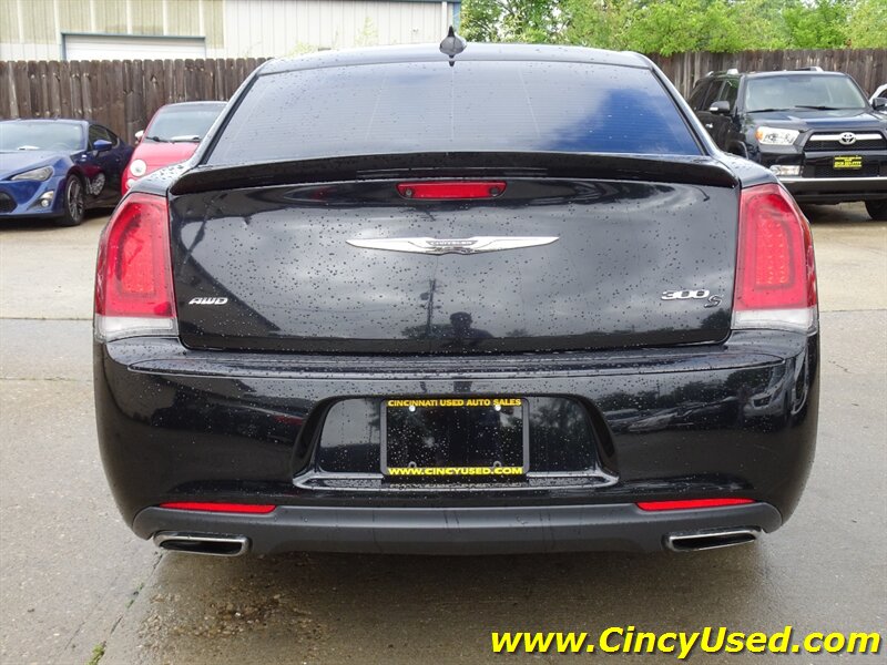 2015 Chrysler 300 Series S - Photo 8 - Cincinnati, OH 45255