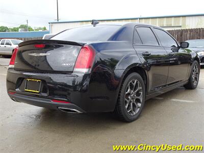 2015 Chrysler 300 Series S - Photo 7 - Cincinnati, OH 45255