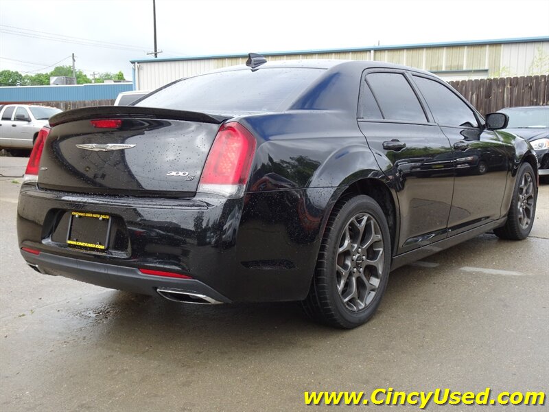 2015 Chrysler 300 Series S - Photo 7 - Cincinnati, OH 45255