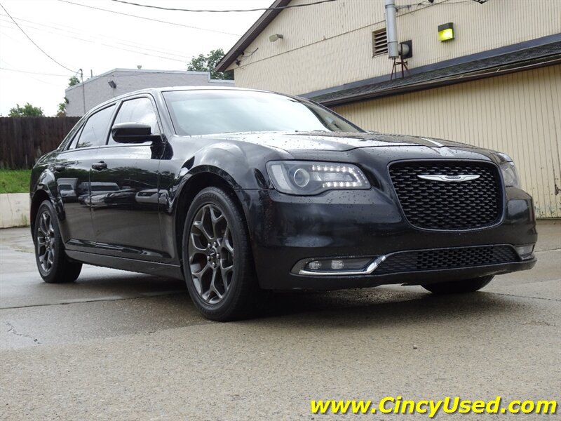 2015 Chrysler 300 Series S - Photo 4 - Cincinnati, OH 45255