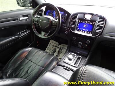 2015 Chrysler 300 Series S - Photo 16 - Cincinnati, OH 45255