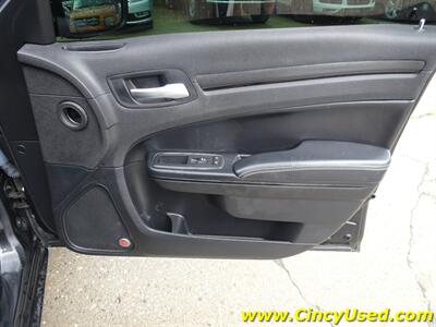 2015 Chrysler 300 Series S - Photo 30 - Cincinnati, OH 45255