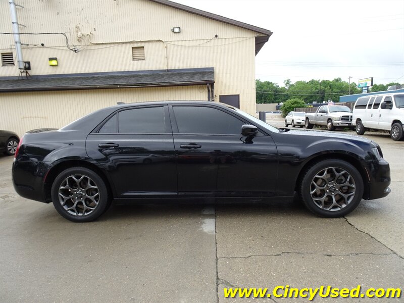 2015 Chrysler 300 Series S - Photo 6 - Cincinnati, OH 45255