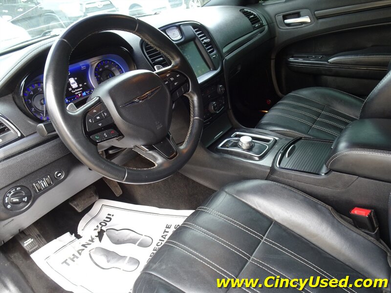 2015 Chrysler 300 Series S - Photo 13 - Cincinnati, OH 45255