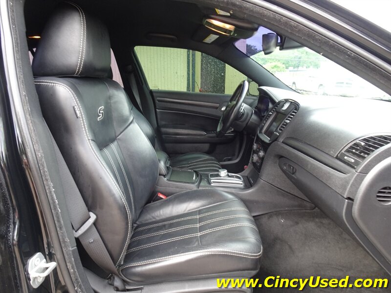 2015 Chrysler 300 Series S - Photo 17 - Cincinnati, OH 45255