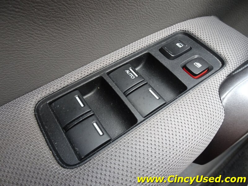2009 Honda CR-V LX - Photo 23 - Cincinnati, OH 45255