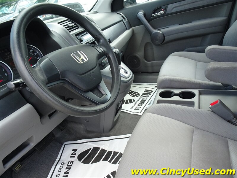 2009 Honda CR-V LX - Photo 13 - Cincinnati, OH 45255