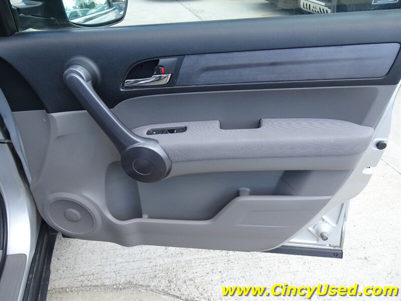 2009 Honda CR-V LX - Photo 28 - Cincinnati, OH 45255