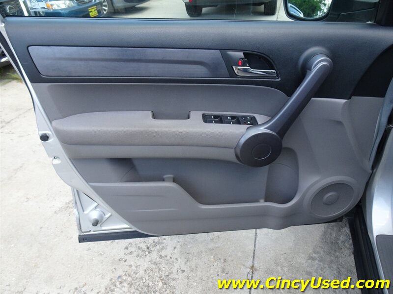 2009 Honda CR-V LX - Photo 26 - Cincinnati, OH 45255
