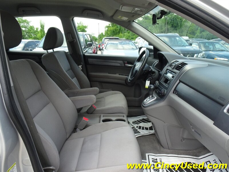 2009 Honda CR-V LX - Photo 17 - Cincinnati, OH 45255