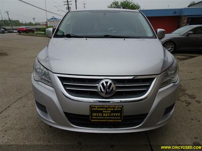 2010 Volkswagen Routan SEL CARB   - Photo 2 - Cincinnati, OH 45255