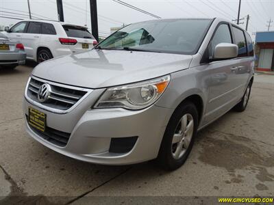 2010 Volkswagen Routan SEL CARB   - Photo 8 - Cincinnati, OH 45255