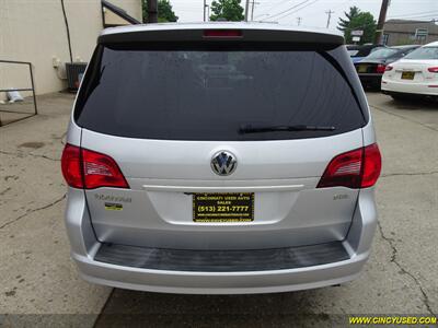 2010 Volkswagen Routan SEL CARB   - Photo 5 - Cincinnati, OH 45255