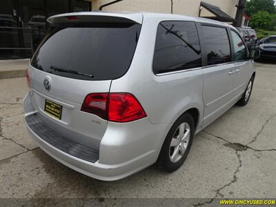 2010 Volkswagen Routan SEL CARB   - Photo 4 - Cincinnati, OH 45255