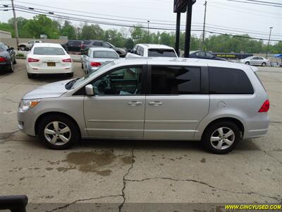 2010 Volkswagen Routan SEL CARB   - Photo 7 - Cincinnati, OH 45255