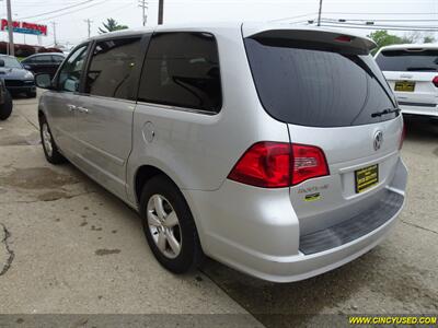 2010 Volkswagen Routan SEL CARB   - Photo 6 - Cincinnati, OH 45255