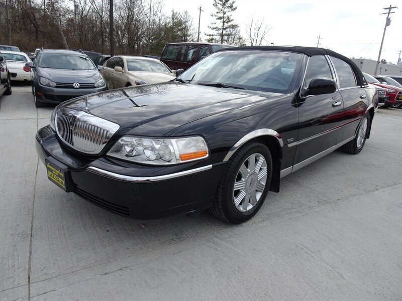 2005 Lincoln Town Car Signature Limited Presidential Town Sedan - Photo 15 - Cincinnati, OH 45255