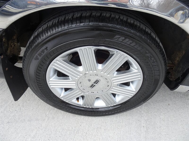 2005 Lincoln Town Car Signature Limited Presidential Town Sedan - Photo 59 - Cincinnati, OH 45255