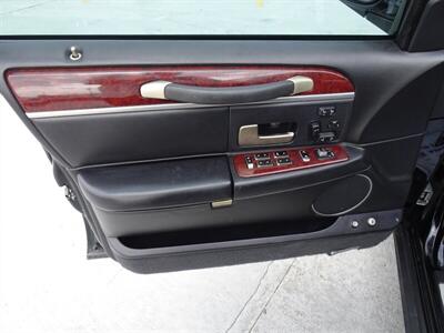 2005 Lincoln Town Car Signature Limited  Presidential Town Sedan - Photo 49 - Cincinnati, OH 45255