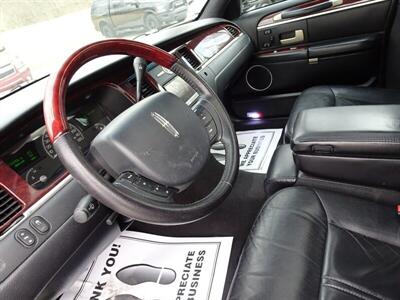 2005 Lincoln Town Car Signature Limited  Presidential Town Sedan - Photo 38 - Cincinnati, OH 45255