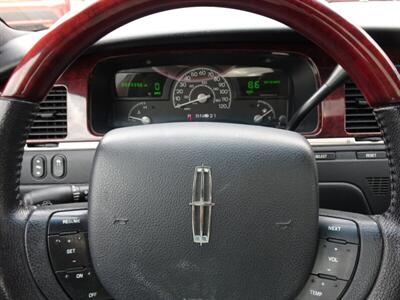 2005 Lincoln Town Car Signature Limited  Presidential Town Sedan - Photo 33 - Cincinnati, OH 45255