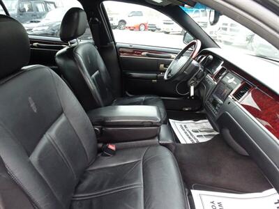 2005 Lincoln Town Car Signature Limited  Presidential Town Sedan - Photo 19 - Cincinnati, OH 45255