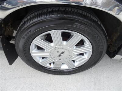 2005 Lincoln Town Car Signature Limited  Presidential Town Sedan - Photo 60 - Cincinnati, OH 45255