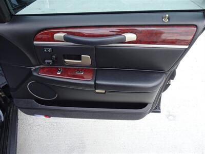2005 Lincoln Town Car Signature Limited  Presidential Town Sedan - Photo 51 - Cincinnati, OH 45255
