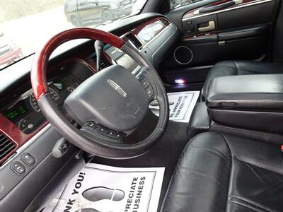 2005 Lincoln Town Car Signature Limited  Presidential Town Sedan - Photo 37 - Cincinnati, OH 45255