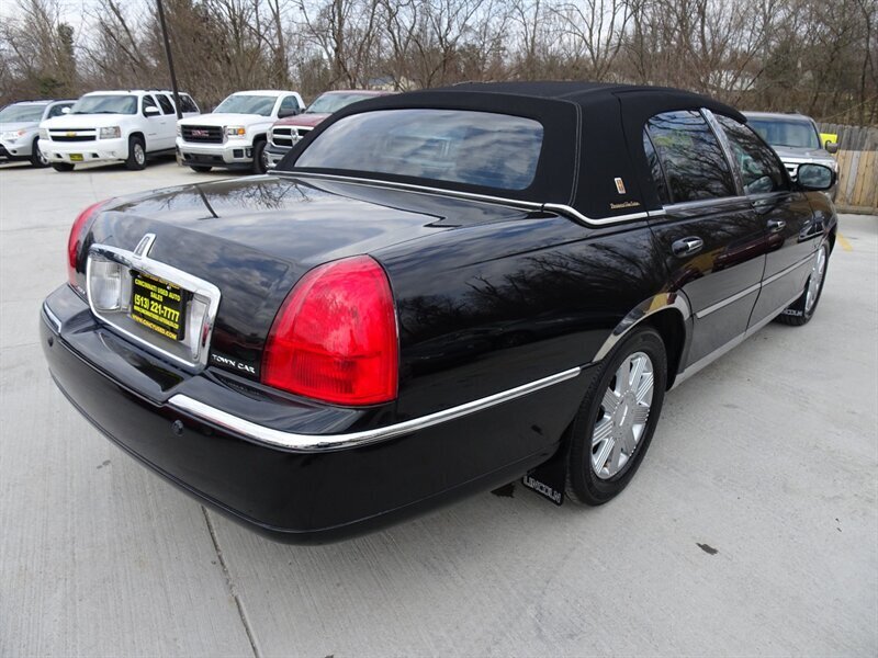 2005 Lincoln Town Car Signature Limited Presidential Town Sedan - Photo 12 - Cincinnati, OH 45255