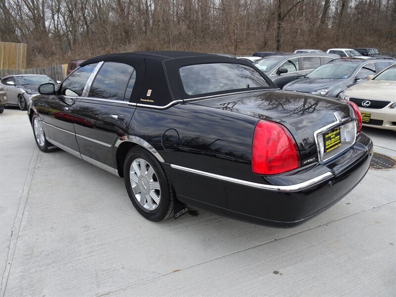 2005 Lincoln Town Car Signature Limited Presidential Town Sedan - Photo 7 - Cincinnati, OH 45255