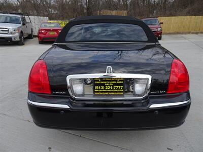 2005 Lincoln Town Car Signature Limited  Presidential Town Sedan - Photo 9 - Cincinnati, OH 45255