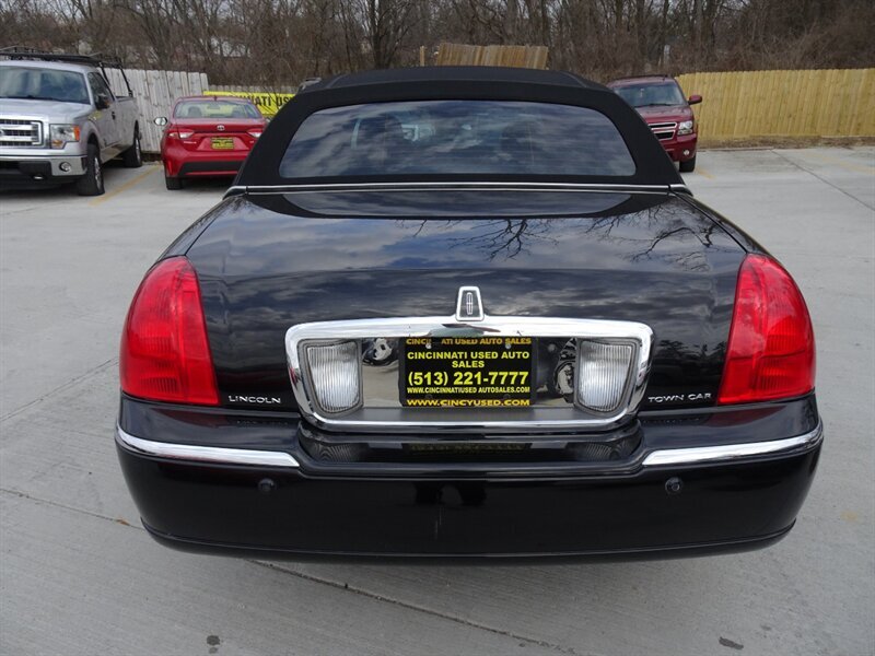 2005 Lincoln Town Car Signature Limited Presidential Town Sedan - Photo 9 - Cincinnati, OH 45255
