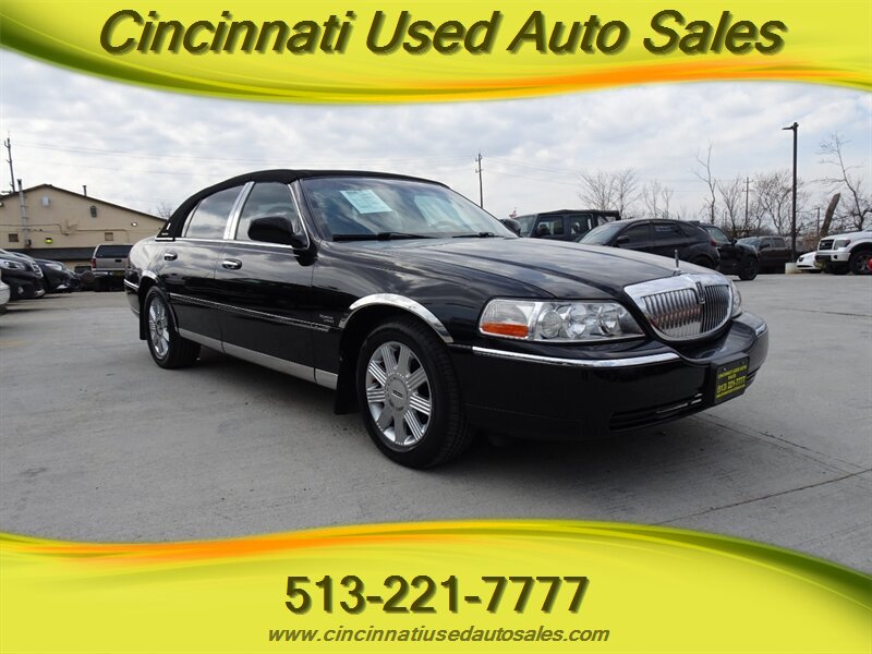 2005 Lincoln Town Car Signature Limited Presidential Town Sedan - Photo 1 - Cincinnati, OH 45255